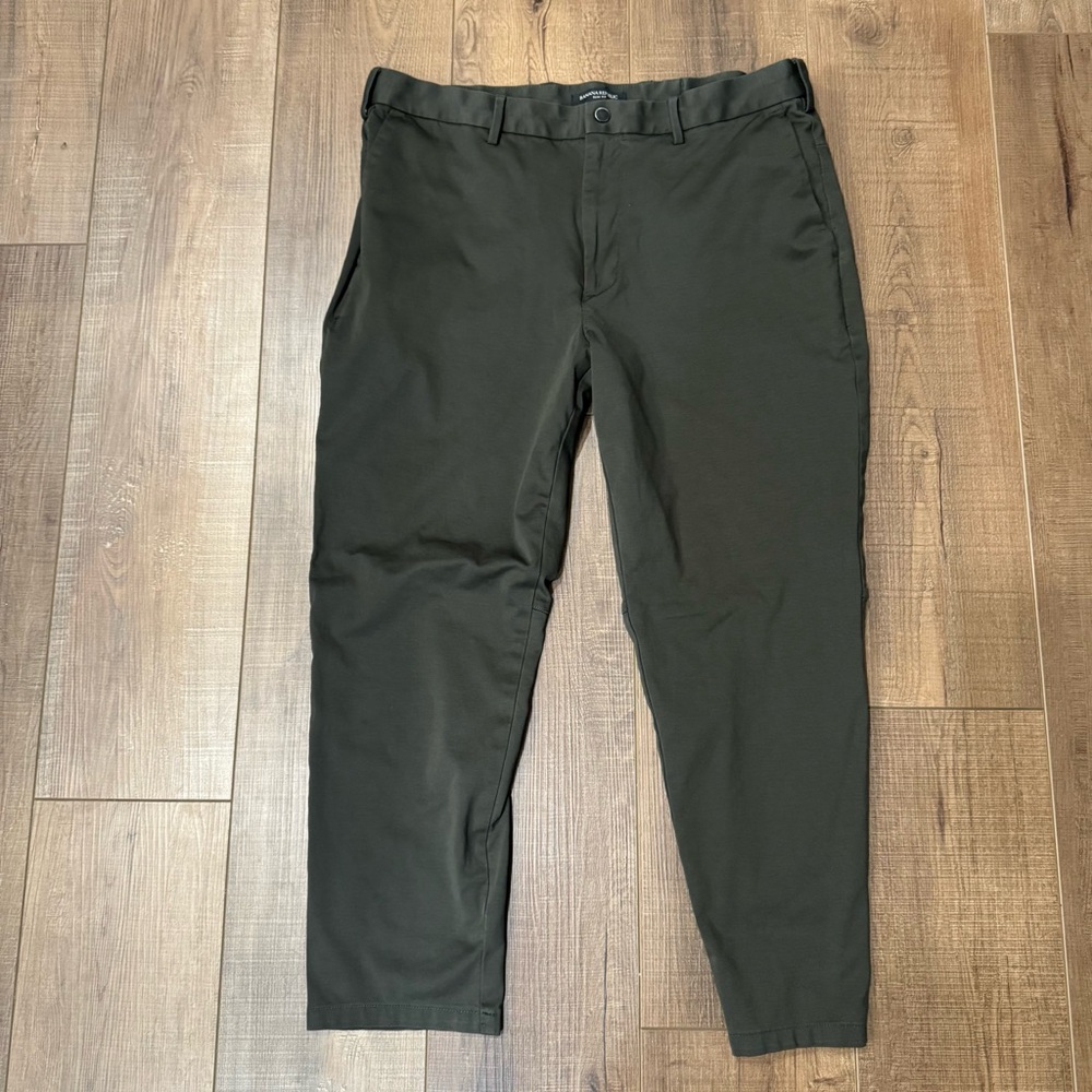 Banana Republic Slim Fit Workwear Army Green Pants Size 36x30‎